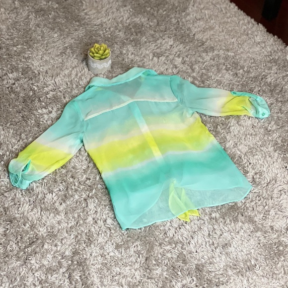 Ombré Button Down Top - Picture 15 of 16